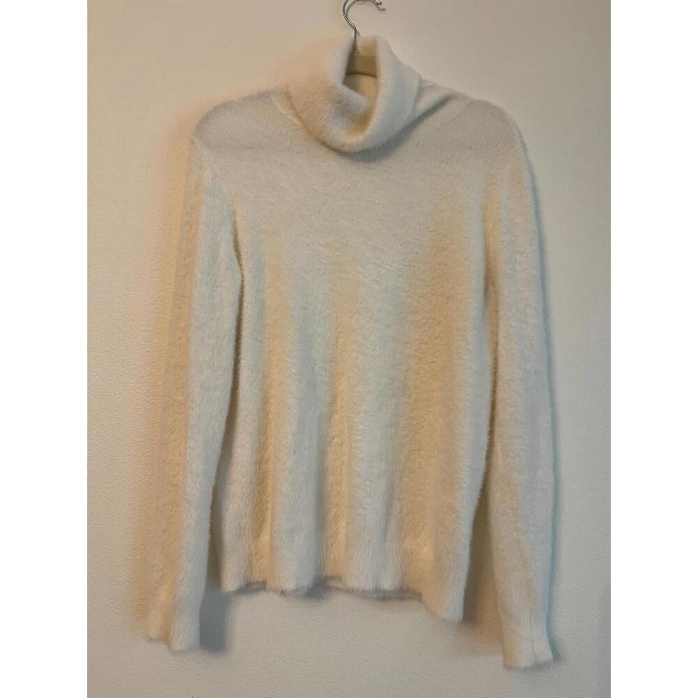 Halogen Women’s White Fuzzy Brushed Nylon Sweater. Size S. V Neck